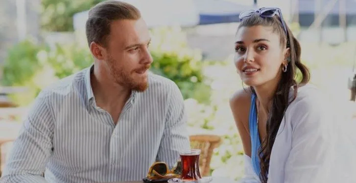 ¡El dúo de Hande Erçel y Kerem Bürsin conquistó corazones una vez más!