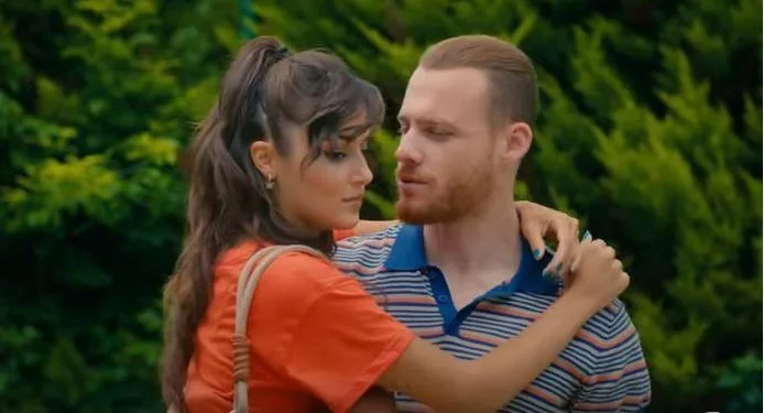 Kerem Bürsin no solo está enamorado, ¡es el mayor fan de Hande Ercel!