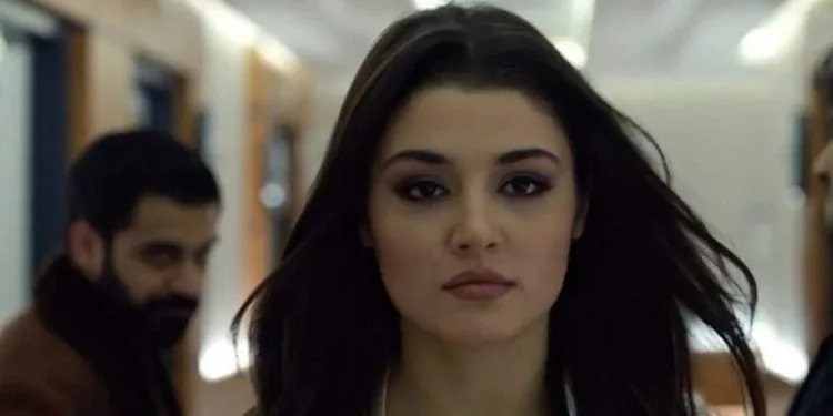 ¡El dolor de la madre de Hande Erçel no cesa! ..