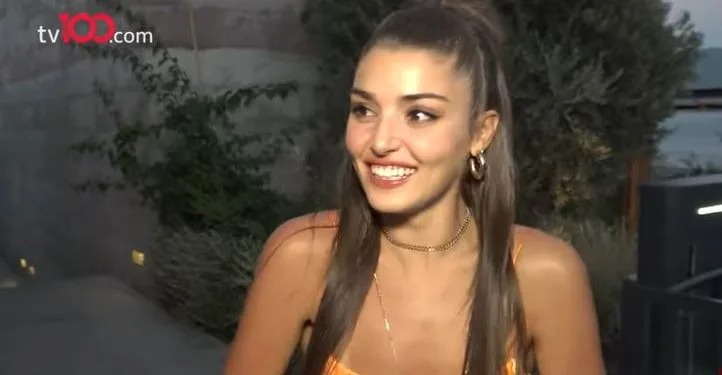 ¡El recuento de seguidores de Instagram de Hande Erçel llega a un récord!