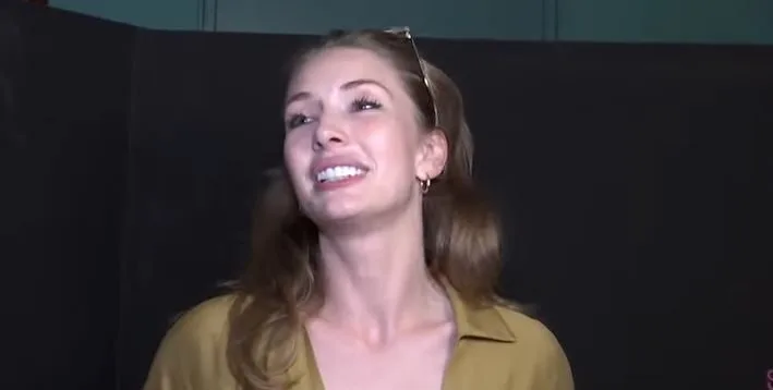 ¡El nuevo socio de Kıvanç Tatlıtuğ, Yasemin Allen, está experimentando una nueva emoción!