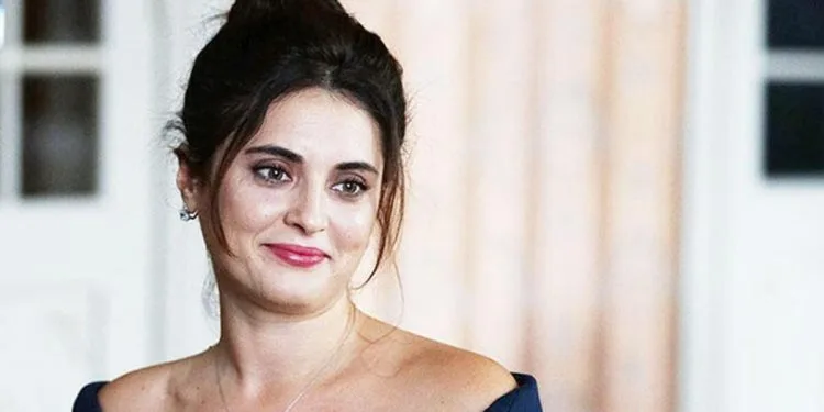 Aslıhan Gürbüz, quien se unió a Masumlar Apartmanı, elogió a los actores de otra serie.