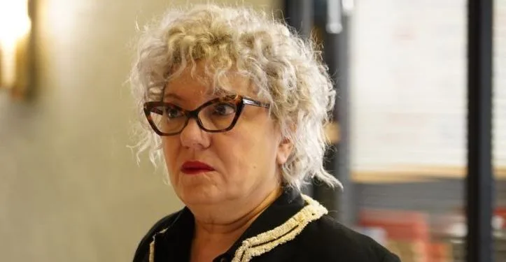 ¡Ayşenil Şamlıoğlu sorprendió con su nuevo look en su nueva serie!