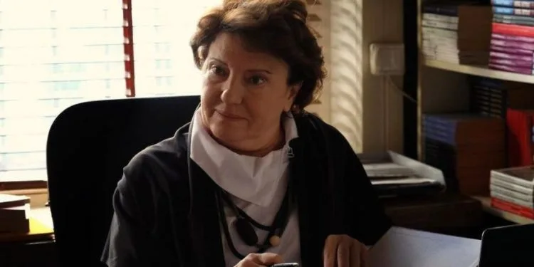 ¡Después de Menajerimi Ara, Ayşenil Şamlıoğlu está en la estrella brillante de Kanal D!