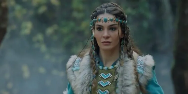 ¡El estilo de Ebru Şahin en la serie se convirtió en la agenda de las redes sociales!