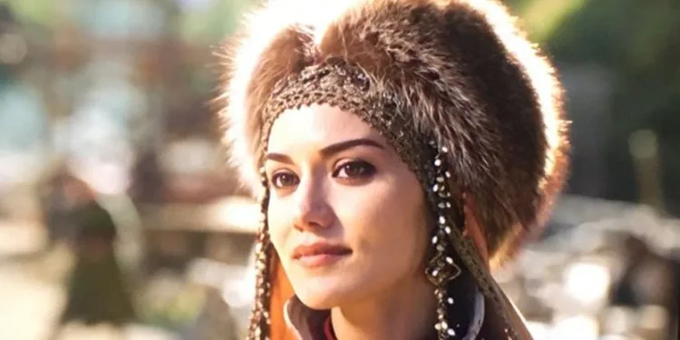 La estrella de Alparslan, Fahriye Evcen, está aburrida de los caballos reales, ¡mira dónde tomó aliento!