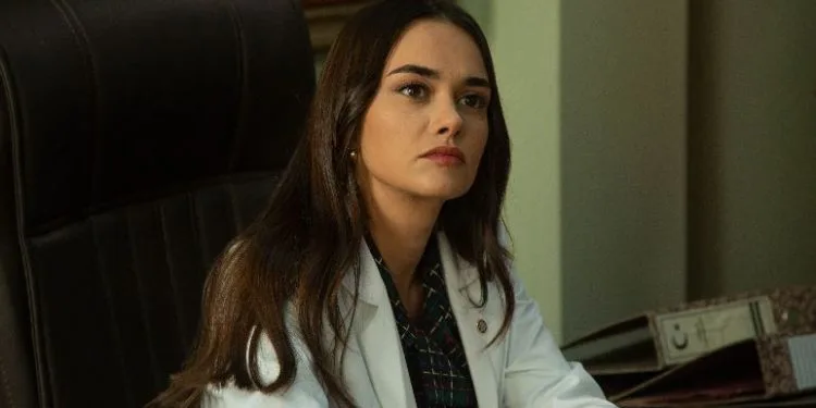 Después de Bir Zamanlar Çukurova, ¡se ha anunciado la nueva serie de Hande Soral!