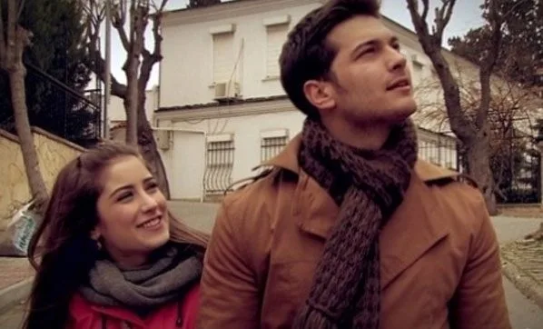 ¡Hazal Kaya y Çağatay Ulusoy se están abriendo a Hollywood!