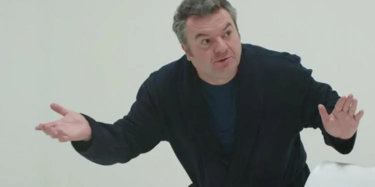 ¡Nunca has visto al talentoso actor Çağlar Çorumlu así! ..