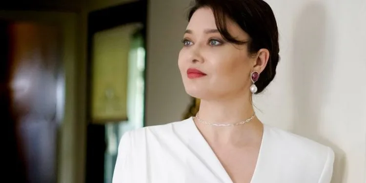 ¡Nurgül Yeşilçay tomó la misma decisión en la decisión de su nueva serie!