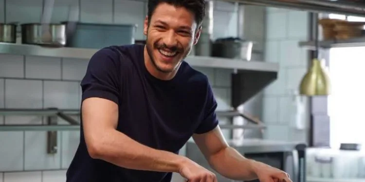 ¡Kubilay Aka con el delantal sorprenderá a sus fans!