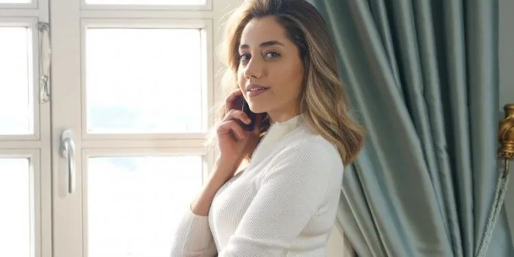 ¡Tercera serie diferente de Özge Özacar en el mismo año!