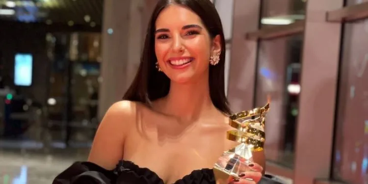 ¡Son Yaz terminó, pero le trajo a Yasemin Yazıcı un éxito inolvidable!