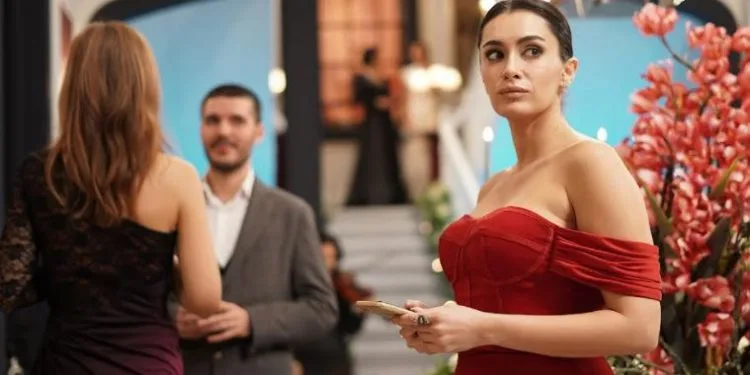 ¿Qué tipo de serie es Annemizi Saklarken, protagonizada por Hande Doğandemir?