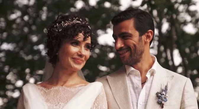 ¡La famosa actriz Songül Öden se enamoró en Miami! ..