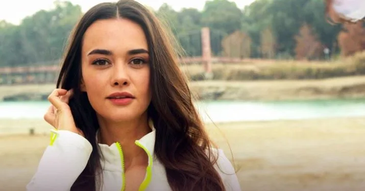 Al ver la infancia de Hande Soral, ¡se sorprendió! ¡Es como alguien más!
