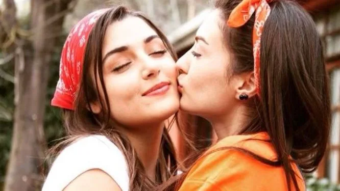 Burcu Özberk está contenta de sí misma, ¡Hande Erçel tiene una sorpresa!
