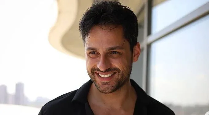 ¡El cariño del guapo actor Ekin Mert Daymaz por su madre encantó a sus fans!