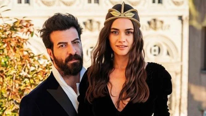¡Hande Soral anunció que será madre con una pose interesante!