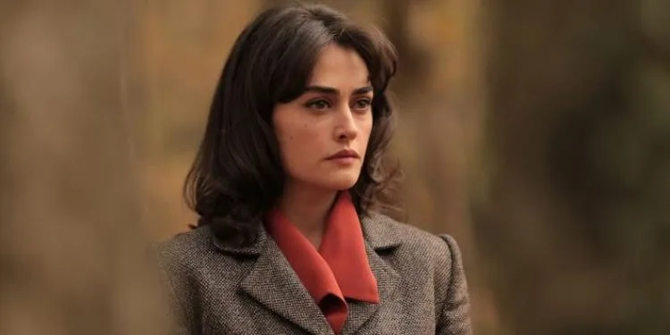¡Llamaron la atención las palabras de despedida de Esra Bilgiç al nombre de la serie de televisión Kanunsuz Topraklar!