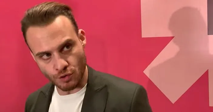 Kerem Bürsin se ha superado a sí mismo. ¡El amor del actor por Lego no tenía límites!