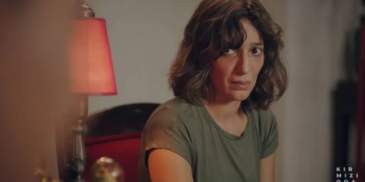 ¡Nihal Yalçın está comenzando una nueva serie después de Kırmızı Oda!