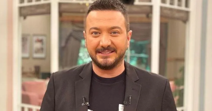 ¡Onur Büyüktopçu está de vuelta en los sets! ¡Ahora déjalos pensar!
