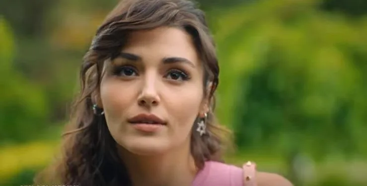 Hande Erçel se convirtió en una de las primeras opciones de la marca de fama mundial.
