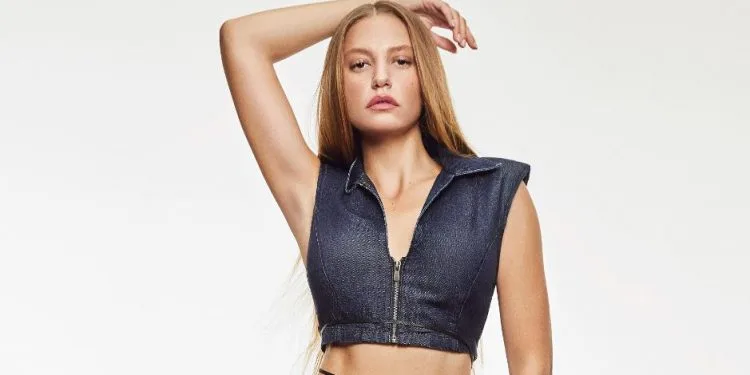 ¡Ahora es el momento de trabajar para Serenay Sarıkaya, que está de vuelta en los sets con Şahmaran!