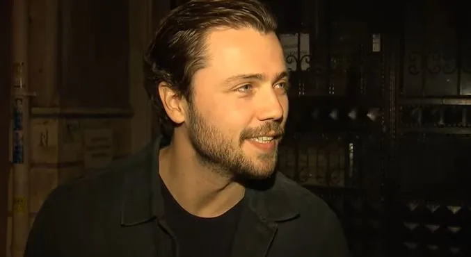 Tolga Sarıtaş dio el primer detalle sobre su nueva serie, ¡se entiende el tamaño del proyecto!