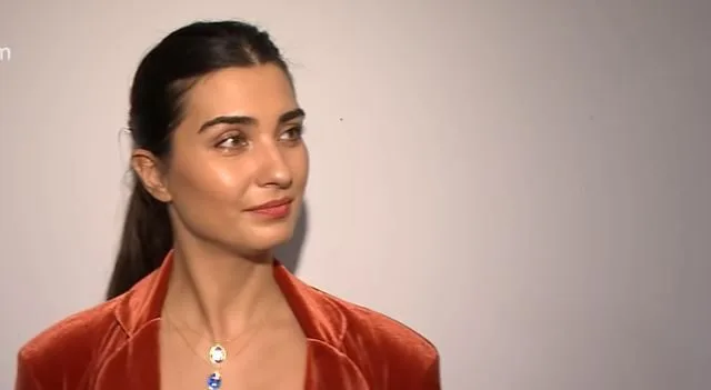 ¡La emoción de la escultura de cera de Tuba Büyüküstün!