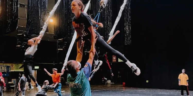 Si este es el ensayo de Serenay Sarıkaya, ¿cómo sería su escenario?