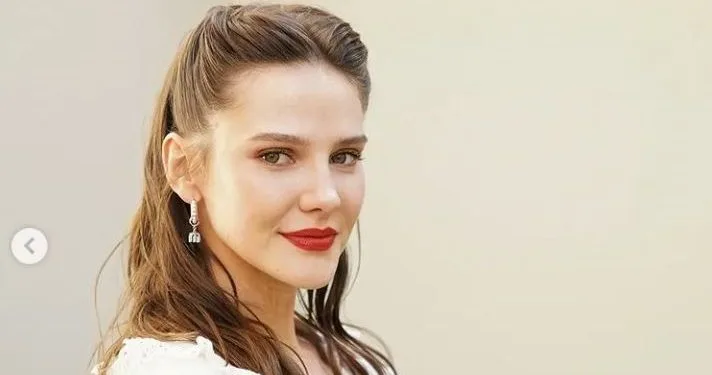 ¡Alina Boz, cuyo rodaje de la serie Süslü Korkuluk fue pospuesto, encantó a sus fanáticos con sus acciones de nieve!..