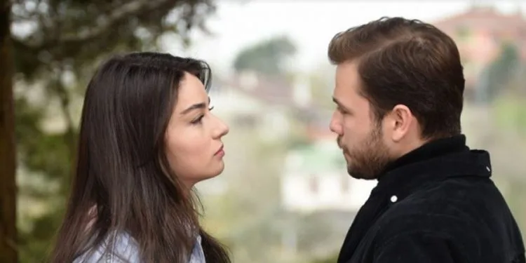 ¡El Arıza, que reúne a Ayça Ayşin Turan y Tolga Sarıtaş, se publicará en un nuevo país!