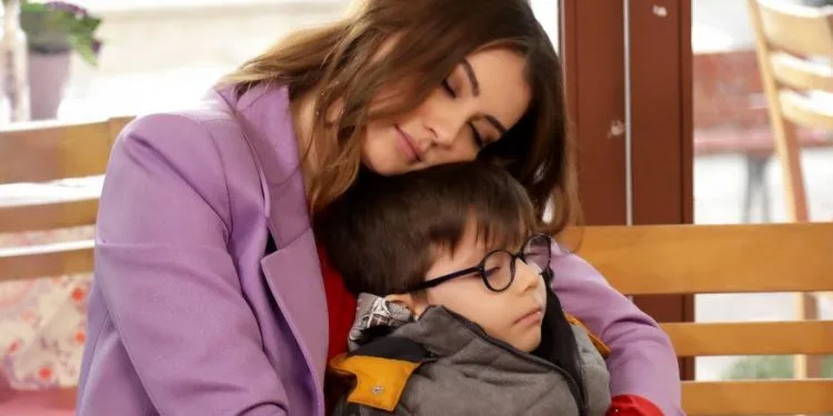 La serie Aşk Mantık İntikam se tomó un descanso, ¡Burcu Özberk inmediatamente cayó al vacío!