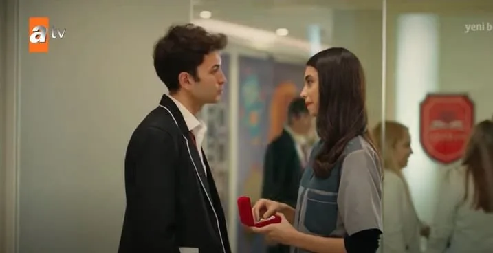 ¡Nilsu Yılmaz y Berk Ali Çatal se iluminan cuando los fanáticos de la serie “Kardeşlerim” envían mensajes!