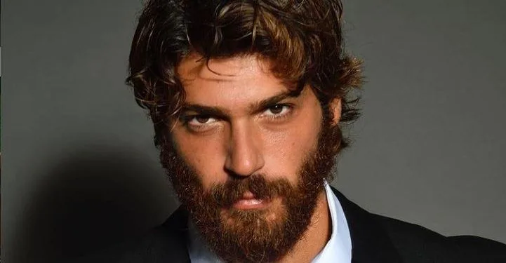 ¡Por fin llega una serie de televisión de Can Yaman, que lleva meses viviendo en Italia!