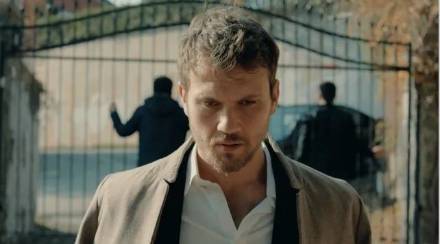 ¡Aras Bulut Iynemli se está preparando para el papel de su vida! ¡Se ha anunciado la ubicación de su nuevo proyecto!