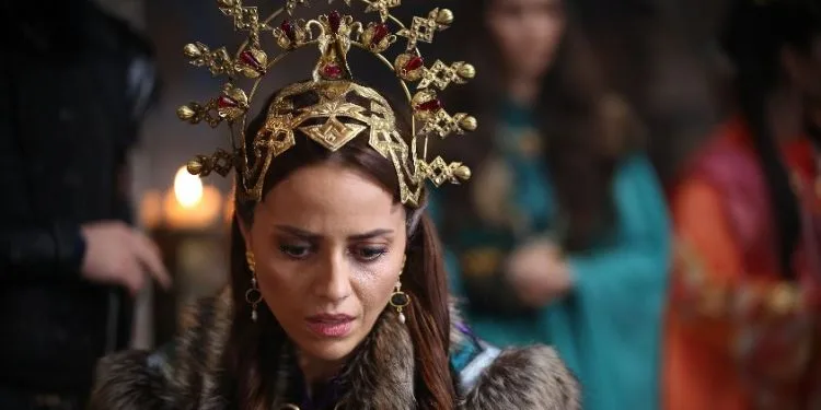 Cuando Deniz Barut viste los trajes de la serie Destan, ¡todo cambia en un instante!