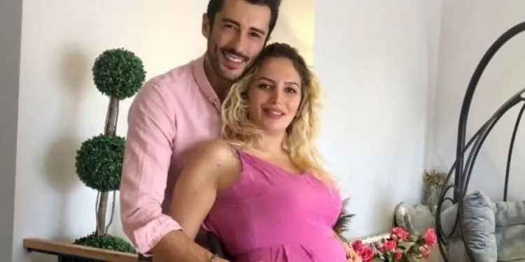 Emrah Akduman, Tarık en la serie Beni Bırakma, se convirtió en padre, ¡aquí está la primera pose con su bebé!