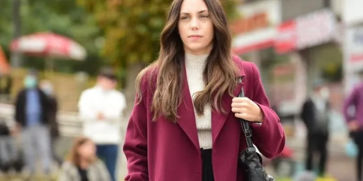 ¡La nueva serie de Öykü Karayel trajo suerte y desgracia!