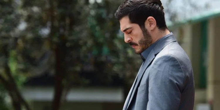 ¡Burak Deniz dio la bienvenida al relanzamiento de Maraşlı con un mensaje conmovedor!