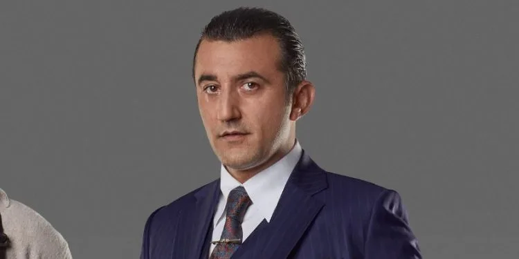 ¡Nunca has visto a Necip Memili, el villano de Kanunsuz Topraklar, así! ¿En la mano de quién se convirtió el jugador en un juguete?