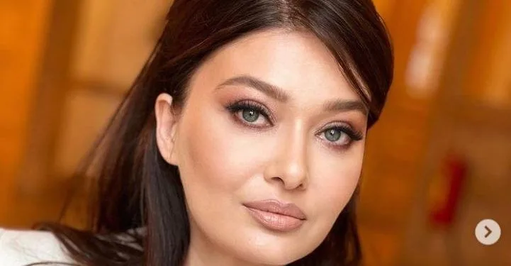 En la nueva serie de Fox TV, primero Rojda Demirer y luego Nurgül Yeşilçay se convirtieron en corona