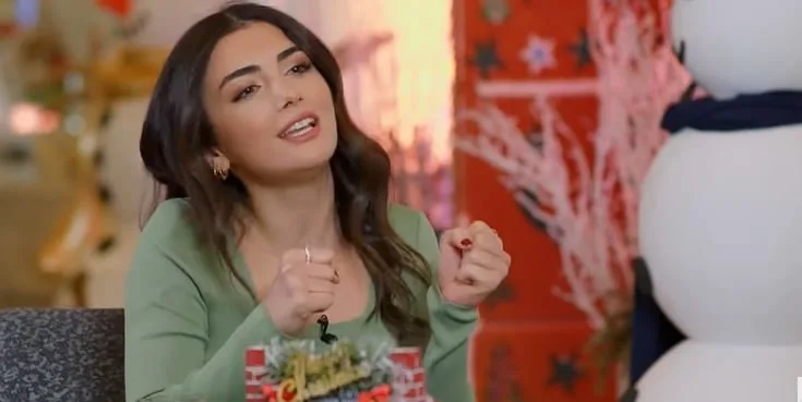 El guión de la serie Baba hizo que Özge Yağız derramara lágrimas, ¡como si la historia le estuviera contando a ella!