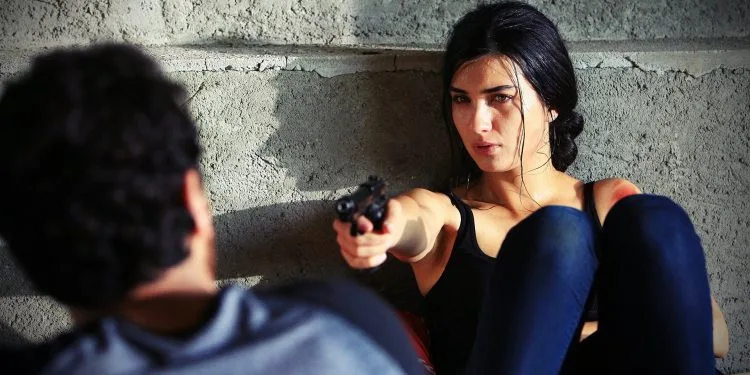 ¡Tuba Büyüküstün y Fırat Çelik, que protagonizaron juntas la serie de televisión hace 20 años Dakika, están juntas de nuevo!..