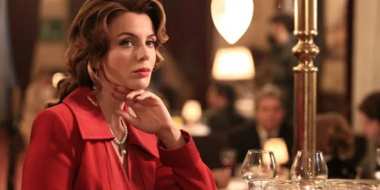 ¡El regreso de Başak Parlak a la serie de televisión después de años fue como un incendio!