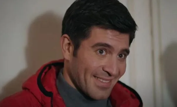 Cihangir Ceyhan, el Hayri de Camdaki Kız, abrió nuevos caminos en las redes sociales; ¡El actor compartió a su familia por primera vez!