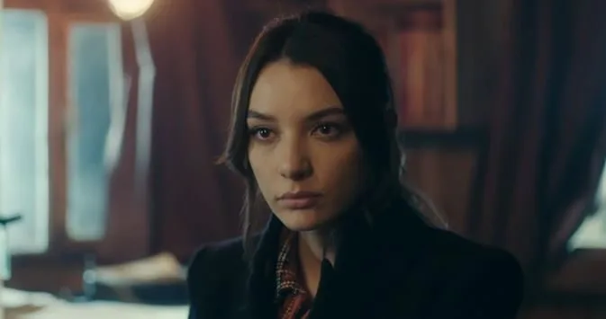 Damla Colbay, que interpreta a Yalnız Kurt, vive en la vida real, llena de amor, ¡a diferencia de la serie!..