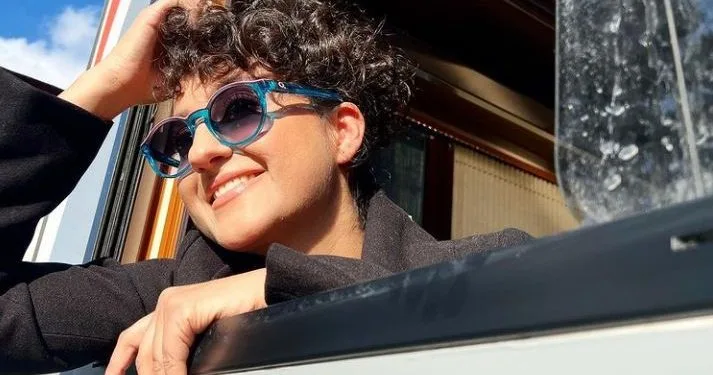 ¡Después de Güldür Güldür Show, la nueva serie de Ecem Erkek es a la vez loca, impredecible y entretenida!